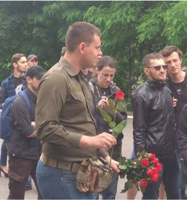 В Киеве националисты пригрозили изнасилованиями участницам акции против насилия В Киеве националисты пригрозили изнасилованиями участницам акции против насилия