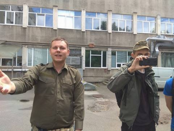 В Киеве националисты пригрозили изнасилованиями участницам акции против насилия В Киеве националисты пригрозили изнасилованиями участницам акции против насилия