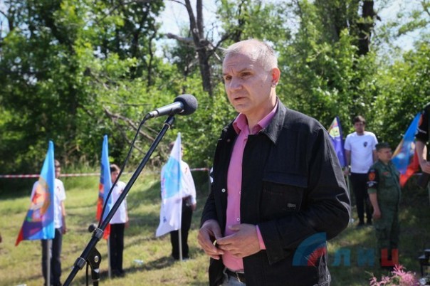 Сводка от НМ ЛНР 17 июня 2017. Пьяный боец ВСУ в зоне "АТО" расстрелял из автомата четырех сослуживцев, более десятка дезертировали из части Сводка от НМ ЛНР 17 июня 2017. Пьяный боец ВСУ в зоне "АТО" расстрелял из автомата четырех сослуживцев, более десятка дезертировали из части