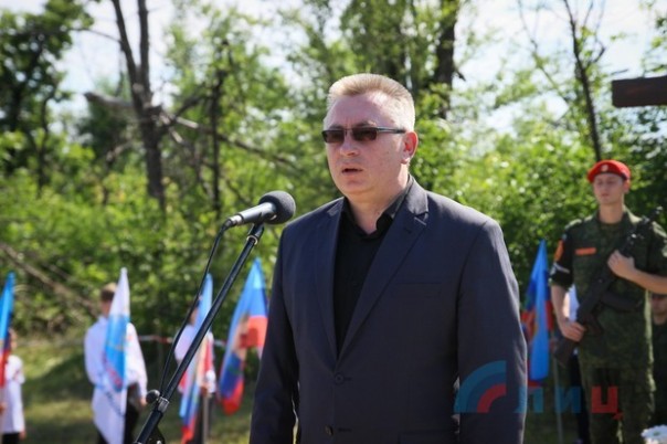 Сводка от НМ ЛНР 17 июня 2017. Пьяный боец ВСУ в зоне "АТО" расстрелял из автомата четырех сослуживцев, более десятка дезертировали из части Сводка от НМ ЛНР 17 июня 2017. Пьяный боец ВСУ в зоне "АТО" расстрелял из автомата четырех сослуживцев, более десятка дезертировали из части