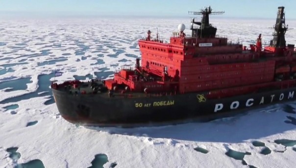 Самый большой в мире ледокол стал круизным лайнером