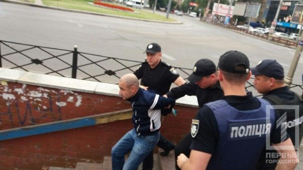 Саакашвили закидали яйцами с зеленкой Саакашвили закидали яйцами с зеленкой