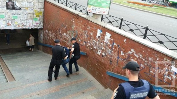 Саакашвили закидали яйцами с зеленкой Саакашвили закидали яйцами с зеленкой