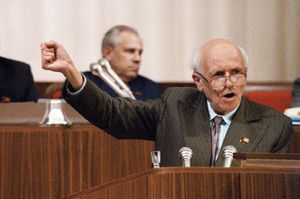 Кому ставят памятники в России Кому ставят памятники в России