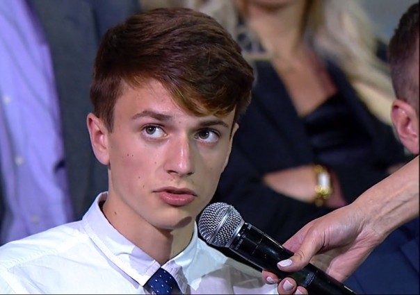 Протест 13-летних "налогоплательщиков": с кем тут бороться-то Протест 13-летних "налогоплательщиков": с кем тут бороться-то