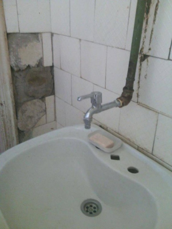 Почти свинарник: «Правосек» опубликовал снимки из госпиталя «сильнейшей армии Европы» Почти свинарник: «Правосек» опубликовал снимки из госпиталя «сильнейшей армии Европы»