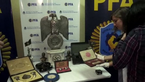 Лже-Гитлер и тайная комната: в Аргентине нашли клад с нацистской символикой