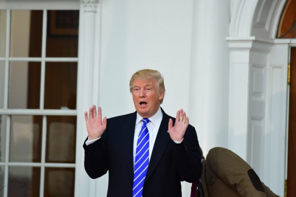 Порошенко решил подкупить Трампа