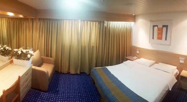 На круизный лайнер «Князь Владимир», который начал курсировать из Сочи в Крым, уже продано более 5 тысяч путевок.