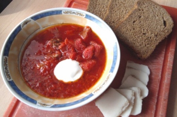 У патриотов забрали борщ и сало 