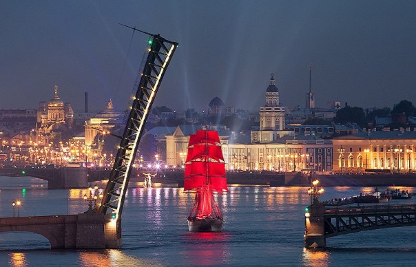 Выпускники на "Алых парусах"