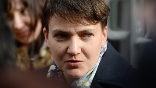 В Николаеве радикалы забросали Савченко яйцами