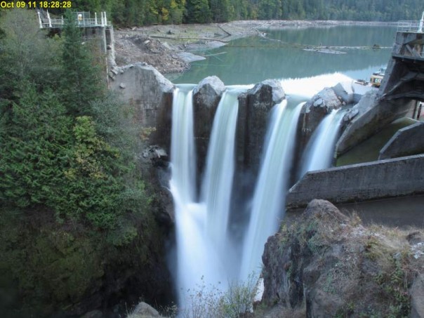 Взрыв плотины и освобождение реки