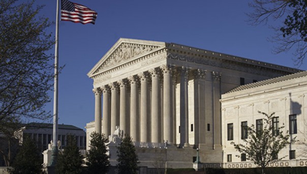 Верховный суд США согласился отменить блокировку иммиграционного указа Трампа