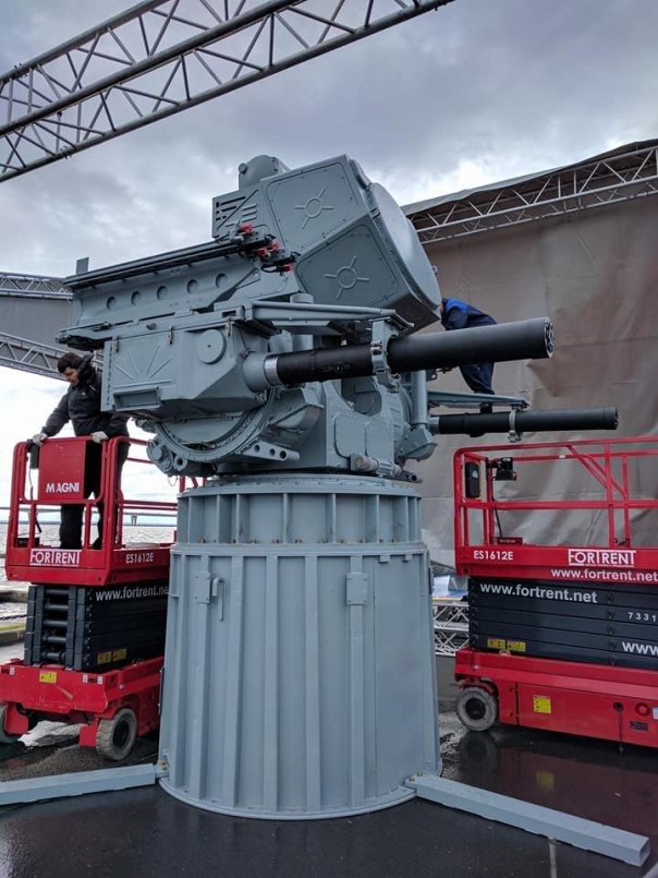 Демонстрация корабельного зенитного ракетно-пушечного комплекса "Панцирь-М" Демонстрация корабельного зенитного ракетно-пушечного комплекса "Панцирь-М"