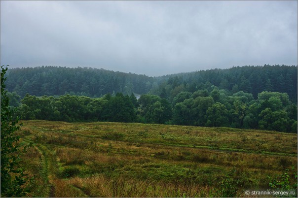 восьменская битва в истории тульской области. 1498621655 e news.su 2012 08 18 15. восьменская битва в истории тульской области фото. восьменская битва в истории тульской области-1498621655 e news.su 2012 08 18 15. картинка восьменская битва в истории тульской области. картинка 1498621655 e news.su 2012 08 18 15. Царь Василий Шуйский получил в Серпухове донесение о том, что крестьянско-казацкое войско, двигавшееся по серпуховской дороге, повернуло на Каширу. На основании донесения царь «послал тотчас» в Каширу на усиление полка Голицына «ис Серпухова голов с сотнями». К этому времени к каширскому полку присоединились и рязанцы во главе с князем Лыковым. Боярское войско выступило из Каширы навстречу Болотникову, форсировало Оку по «Сенькиным бродам» и остановилось на р. Беспуте (в 15 км от Каширы), заняв позицию у устья р. Восьмы, впадающей в р. Беспуту. Главные силы (боярские полки и сотни стрелецкие) расположились на правом берегу Восьмы, рязанцы же находились на ее левом берегу, составляя резерв. восьменская битва в истории тульской области. 1498621655 e news.su 2012 08 18 15. восьменская битва в истории тульской области фото. восьменская битва в истории тульской области-1498621655 e news.su 2012 08 18 15. картинка восьменская битва в истории тульской области. картинка 1498621655 e news.su 2012 08 18 15. Царь Василий Шуйский получил в Серпухове донесение о том, что крестьянско-казацкое войско, двигавшееся по серпуховской дороге, повернуло на Каширу. На основании донесения царь «послал тотчас» в Каширу на усиление полка Голицына «ис Серпухова голов с сотнями». К этому времени к каширскому полку присоединились и рязанцы во главе с князем Лыковым. Боярское войско выступило из Каширы навстречу Болотникову, форсировало Оку по «Сенькиным бродам» и остановилось на р. Беспуте (в 15 км от Каширы), заняв позицию у устья р. Восьмы, впадающей в р. Беспуту. Главные силы (боярские полки и сотни стрелецкие) расположились на правом берегу Восьмы, рязанцы же находились на ее левом берегу, составляя резерв.