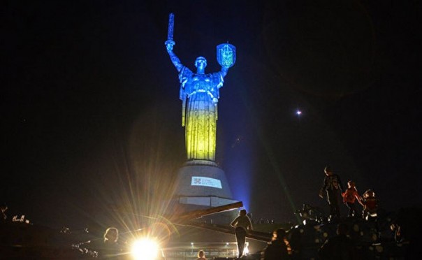 День игрушечной Конституции: почему на Украине не действует основной закон. Ростислав Ищенко День игрушечной Конституции: почему на Украине не действует основной закон. Ростислав Ищенко