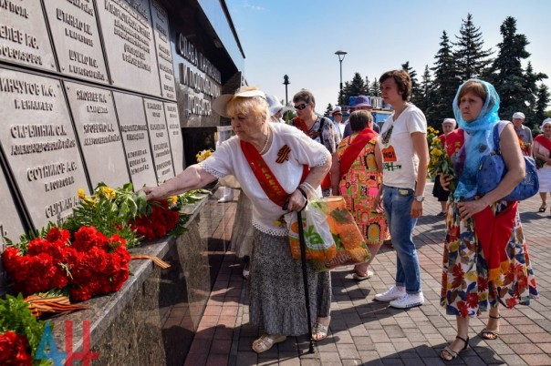 Жители Донецка отдали дань памяти подвигу павших во времена ВОВ партизан и подпольщиков