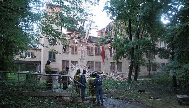 Обрушение здания в Донецке: Власти вернулись к версии о теракте