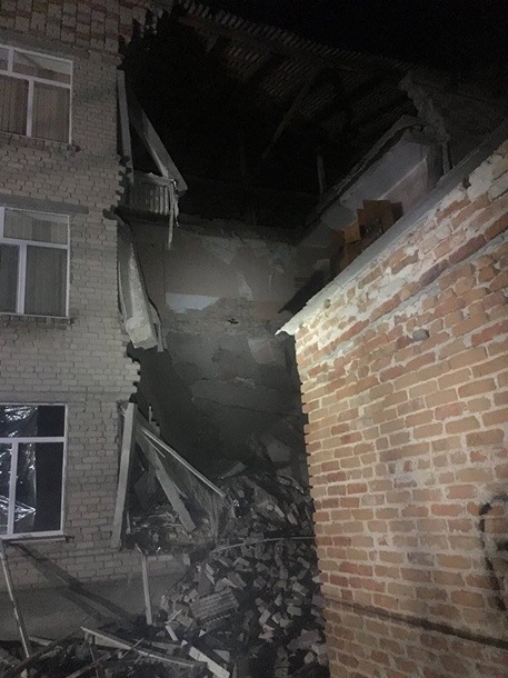 В Николаевской области рухнула часть школы В Николаевской области рухнула часть школы