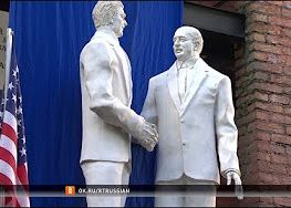 В Москве появилась скульптура в честь встречи Горбачёва и Рейгана