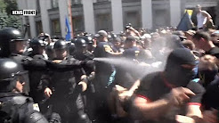 Столкновения радикалов с полицией в Киеве