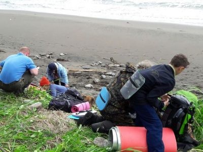 Вертолетчики Росгвардии спасли туристов на Сахалине Вертолетчики Росгвардии спасли туристов на Сахалине