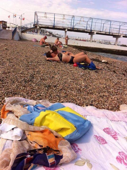 Всюду знаки: Крым - це Украина