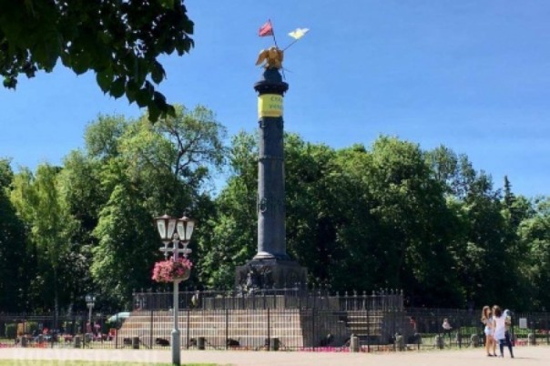В Полтаве вновь изуродовали Монумент русской славы