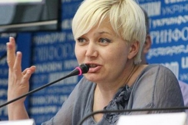 Лариса Ницой призвала свидомых брать ухваты и вилы и давить русскоязычное меньшинство  