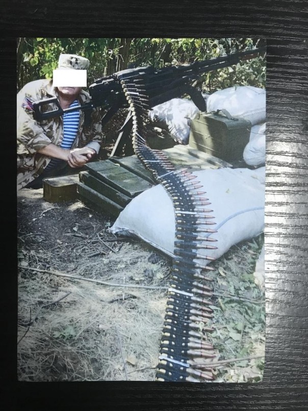 У задержанного украинскими пограничниками ополченца нашли два паспорта и видео расстрела солдат ВСУ У задержанного украинскими пограничниками ополченца нашли два паспорта и видео расстрела солдат ВСУ