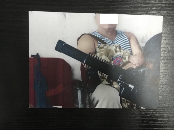 У задержанного украинскими пограничниками ополченца нашли два паспорта и видео расстрела солдат ВСУ У задержанного украинскими пограничниками ополченца нашли два паспорта и видео расстрела солдат ВСУ