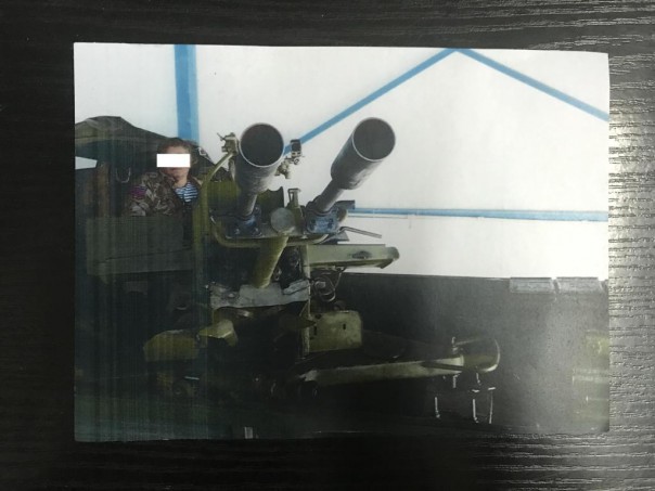 У задержанного украинскими пограничниками ополченца нашли два паспорта и видео расстрела солдат ВСУ У задержанного украинскими пограничниками ополченца нашли два паспорта и видео расстрела солдат ВСУ