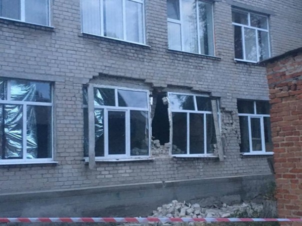 В Николаевской области рухнула часть школы В Николаевской области рухнула часть школы