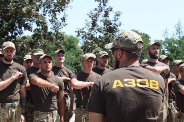 Сотрудники МВД Украины устроили языческий молебен перед деревянным истуканом