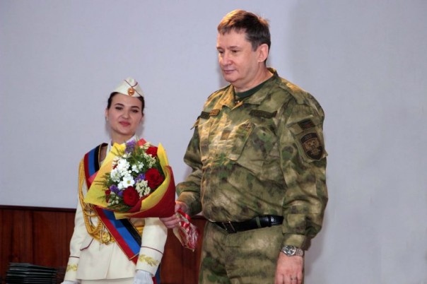 Выпускникам Донбасской юридической академии вручили российские дипломы и дипломы ДНР Выпускникам Донбасской юридической академии вручили российские дипломы и дипломы ДНР