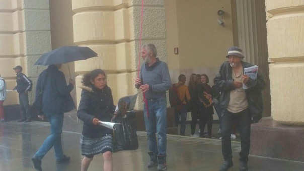 Агитация продолжается: в Питере за Навального топят бомжи