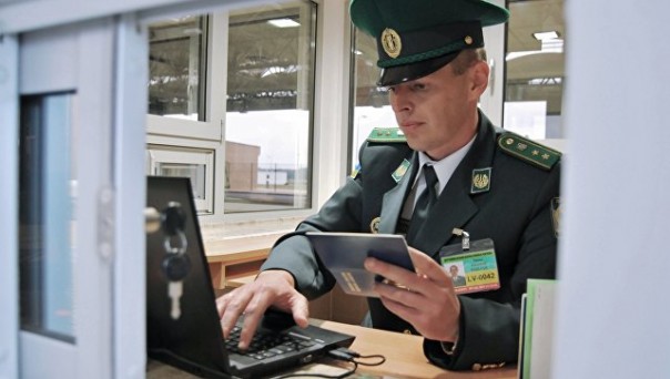 Киев введет электронную регистрацию для въезжающих на Украину россиян