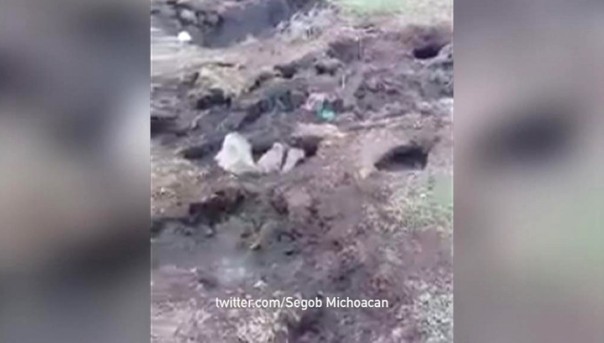 В Мексике опасаются появления вулкана на футбольном поле