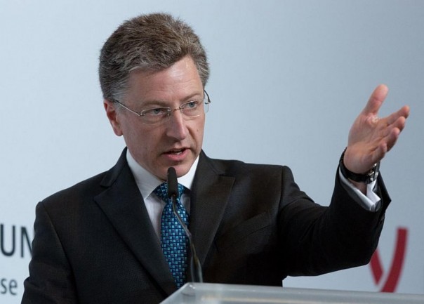 Волк вцепился в порося. Волкер добрался до Порошенко