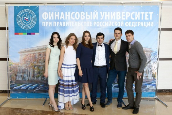 Эксперты против студентов в суде на 3 миллиарда долларов (Руслан Осташко) Эксперты против студентов в суде на 3 миллиарда долларов (Руслан Осташко)