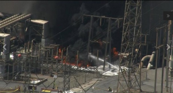 Очень большой пожар на электростанции в США.