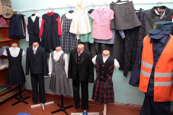 Глава ДНР Александр Захарченко встретился с работниками швейной фабрики «Снежинка»