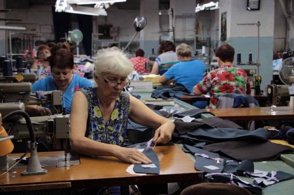 Глава ДНР Александр Захарченко встретился с работниками швейной фабрики «Снежинка»