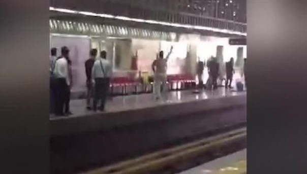 Неизвестный напал на пассажиров в метро Тегерана: 15 пострадавших