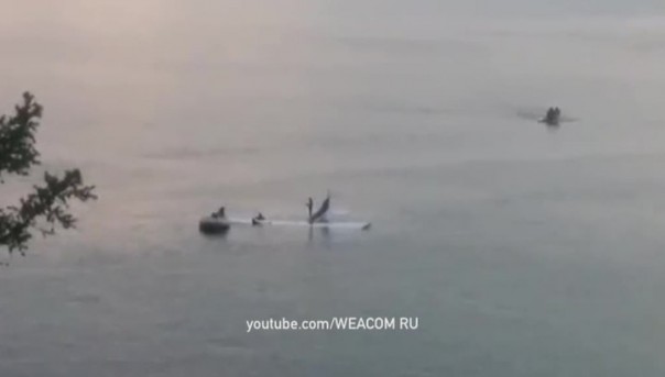 В Байкал рухнул самолет с пьяной компанией