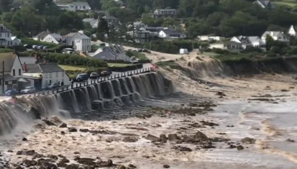 Британское графство Корнуэлл затопило водой