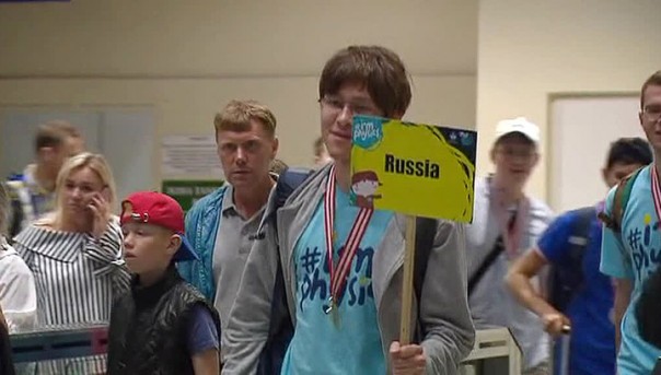 Юные физики с триумфом вернулись домой с международной олимпиады в Индонезии