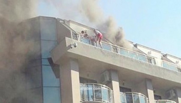 В Турции из горящего отеля выселили 400 человек