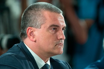 Сергей Аксенов «чистит» Крым